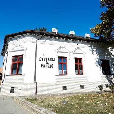 Un Pizzico di Italiano Étterem és Panzió Nyíregyháza Exterior foto