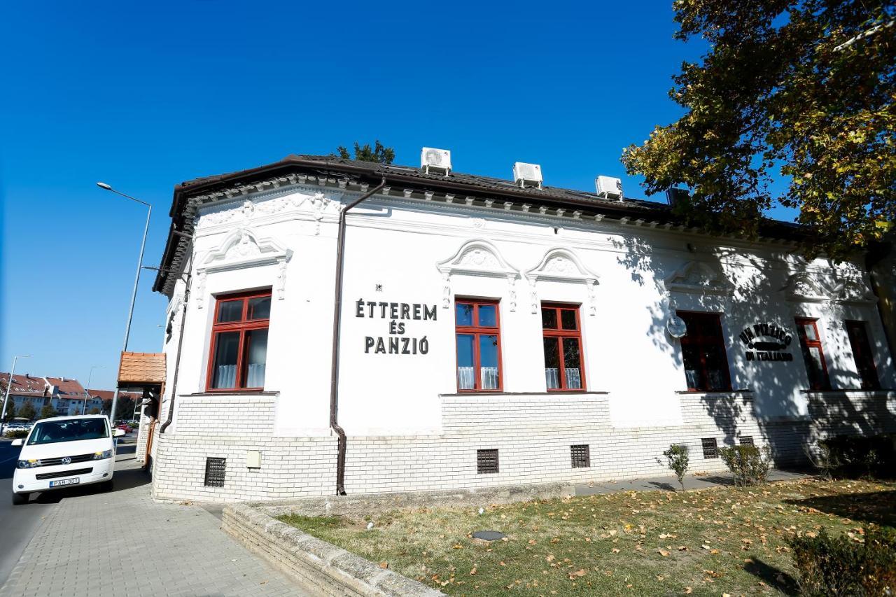 Un Pizzico di Italiano Étterem és Panzió Nyíregyháza Exterior foto